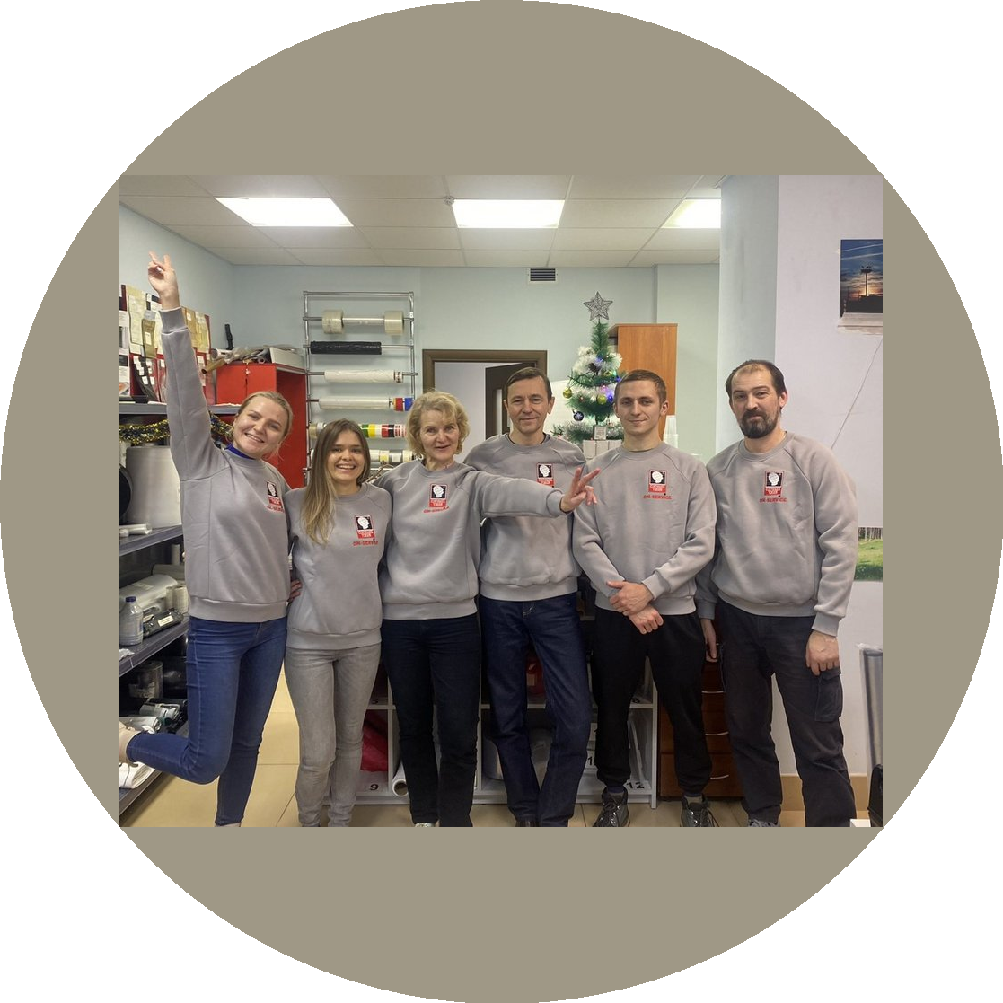 ��-������