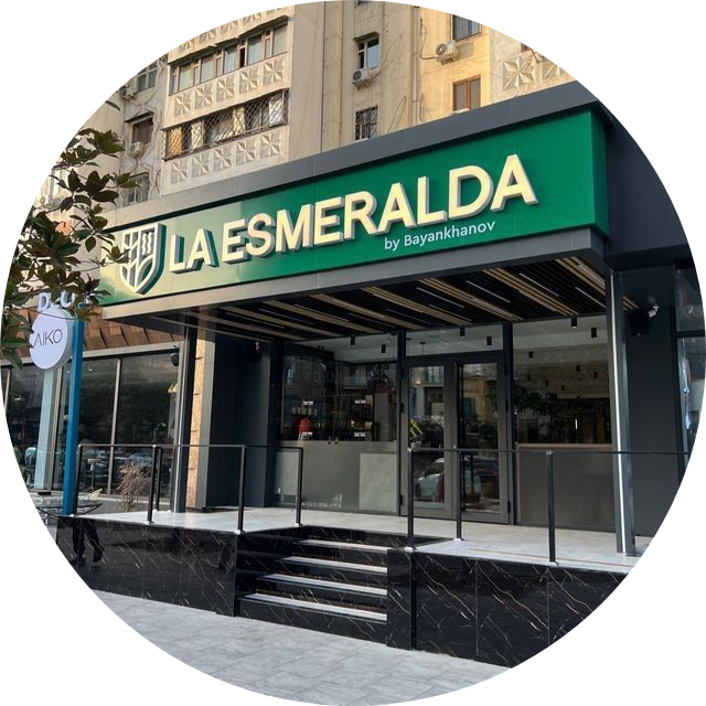 LA ESMERALDA STAR