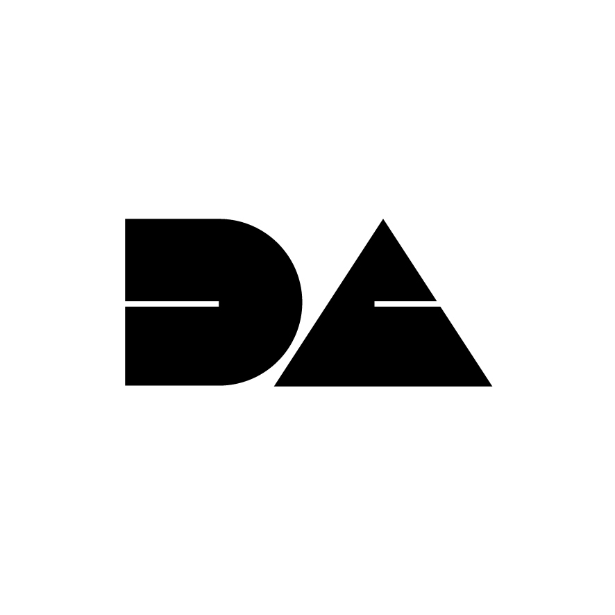 DA