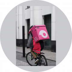 Официальный партнер сервиса Самокат