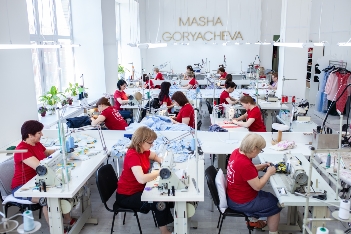 Швейная фабрика. Вакансии швеи в самаре. Вакансии швеи в самаре. Требуется швея объявление. Мебельная фабрика швея.